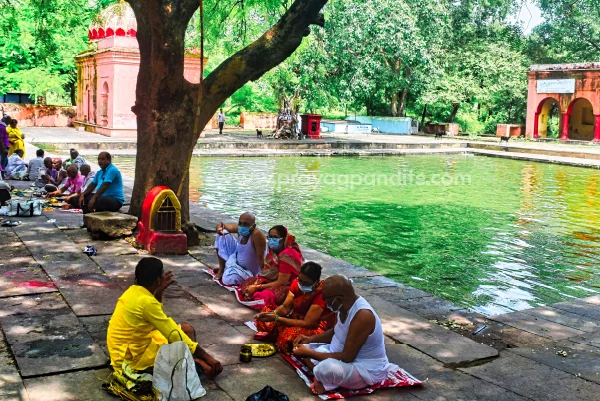 View of people doing pind daan near Bramhakund at Pretshila in Gaya Bihar