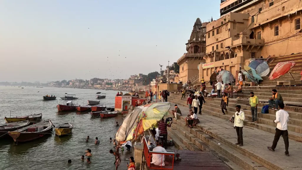 Image of ghat in varanasi-What is the cost of asthi visarjan in Varanasi