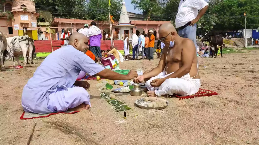 What is the role of mantra chanting during the Pind Daan?