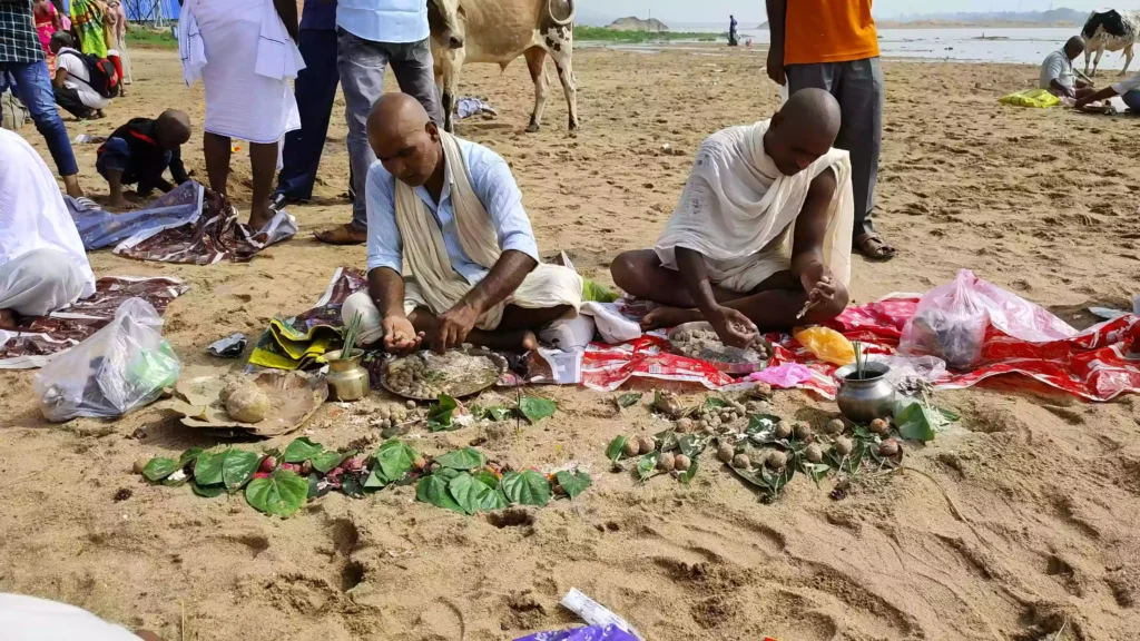 Can Pind Daan be done online or through someone else if I can not go to Gaya?