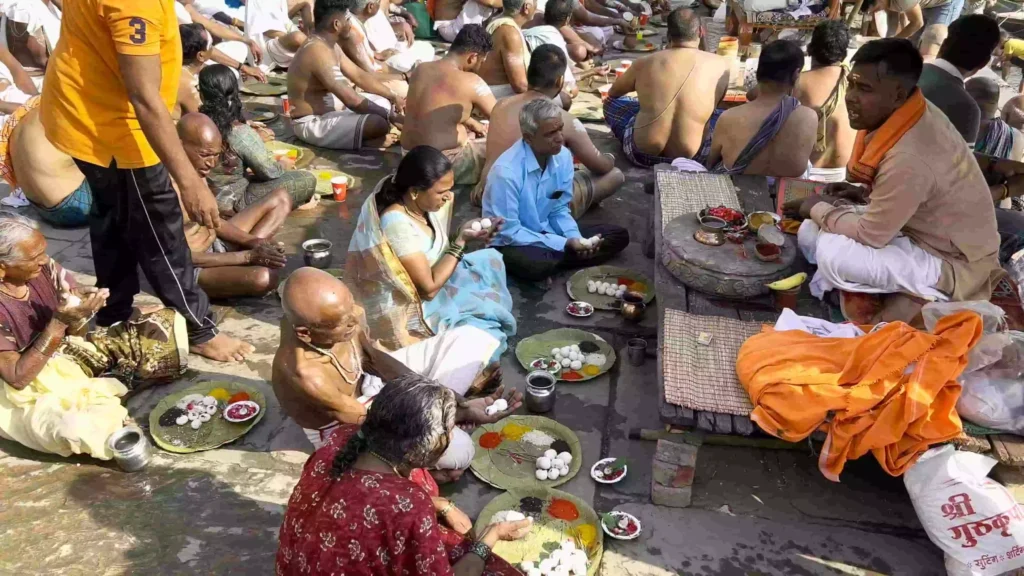 Who should perform the Pind Daan ritual?