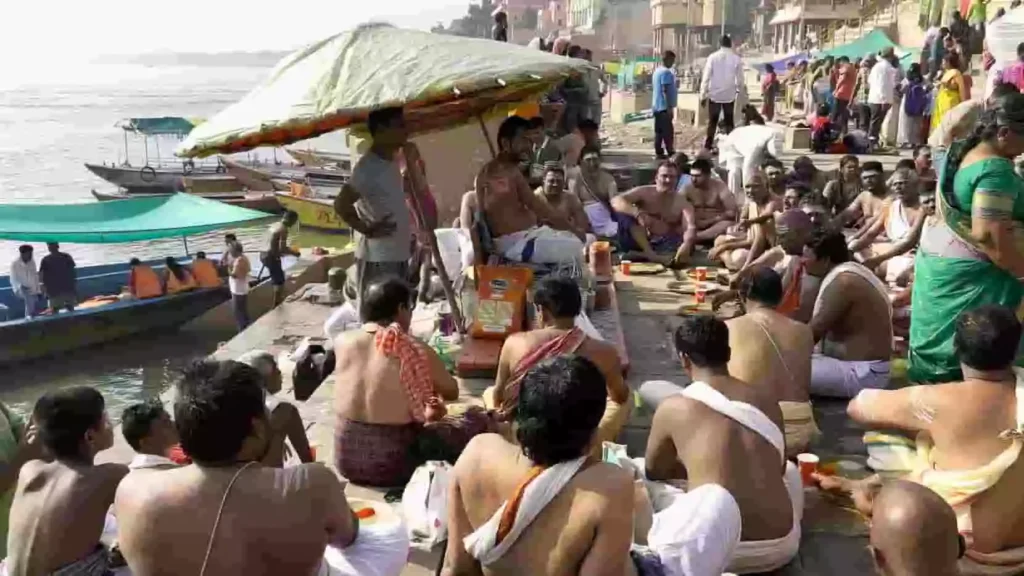 What is the significance of performing Pind Daan in Varanasi?