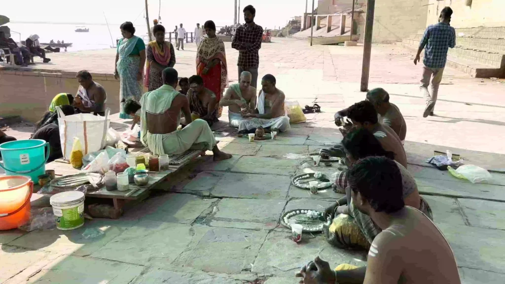 Where in Varanasi should the Pind Daan be performed?