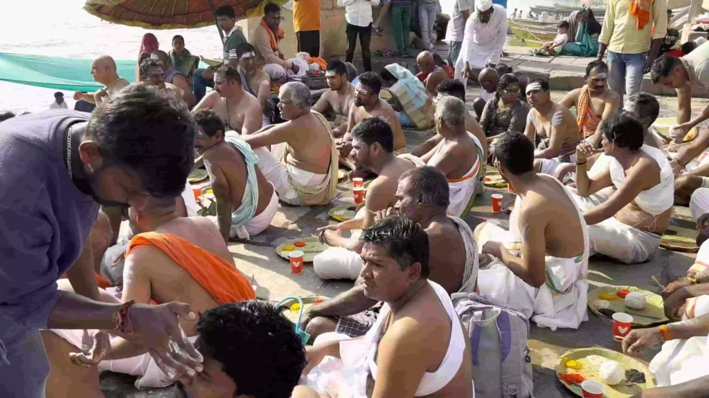 What donations or charity should be given after Pind Daan?