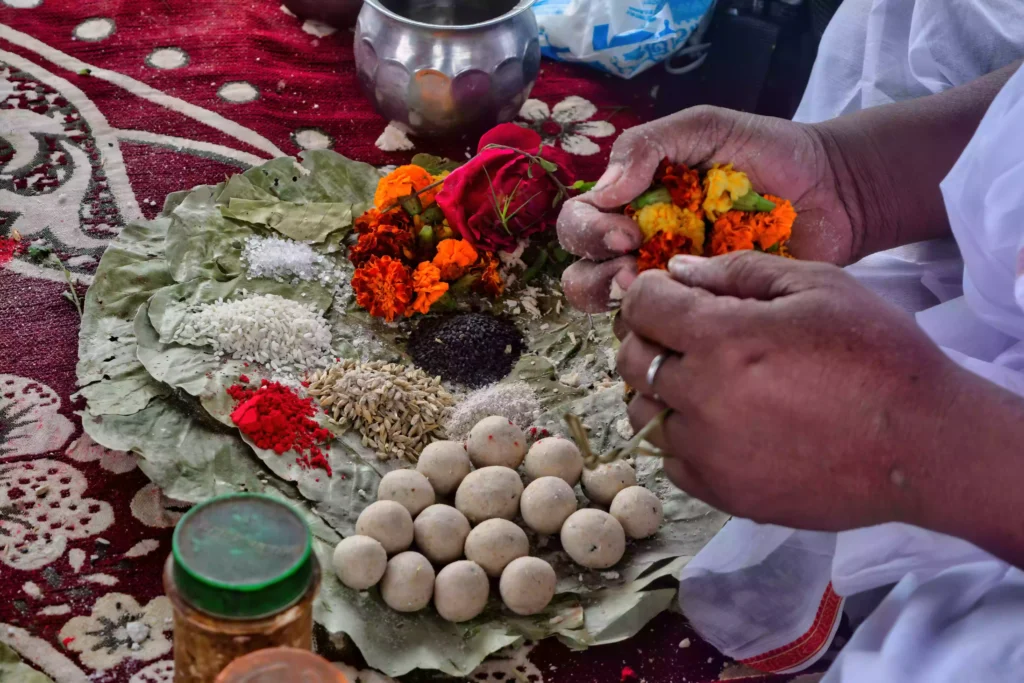 Can Pind Daan be done for unknown ancestors in Prayagraj?