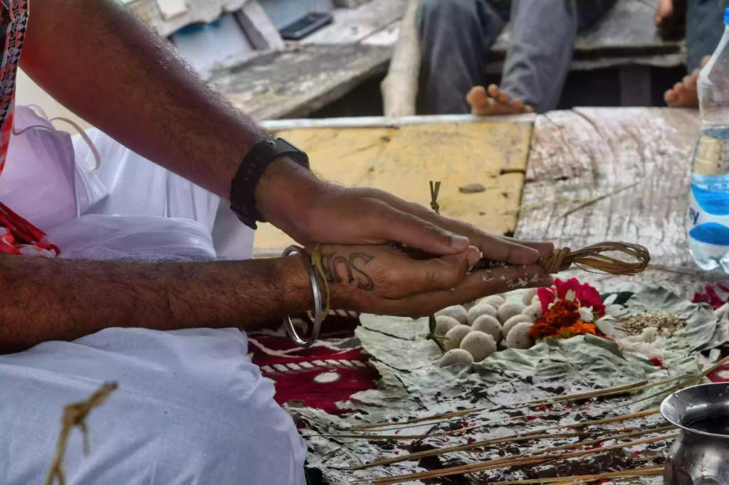 What are the religious procedures of Pind Daan at Prayagraj?