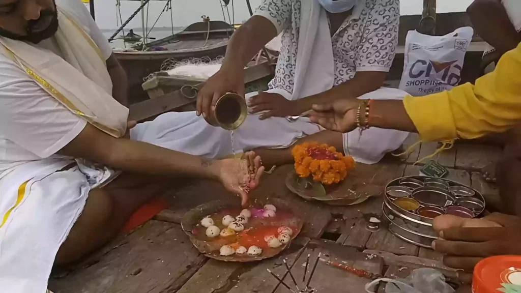 What is the difference between general Shraddha and Pind Daan performed in Prayagraj?