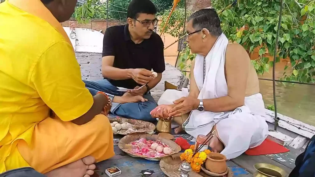 When offering the Pinds in Prayagraj, what is the usual practice – immersing them in the Sangam, giving to a cow, etc.?