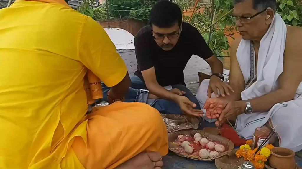 How can we find a trustworthy and knowledgeable Pandit for Pind Daan when we arrive in Prayagraj?