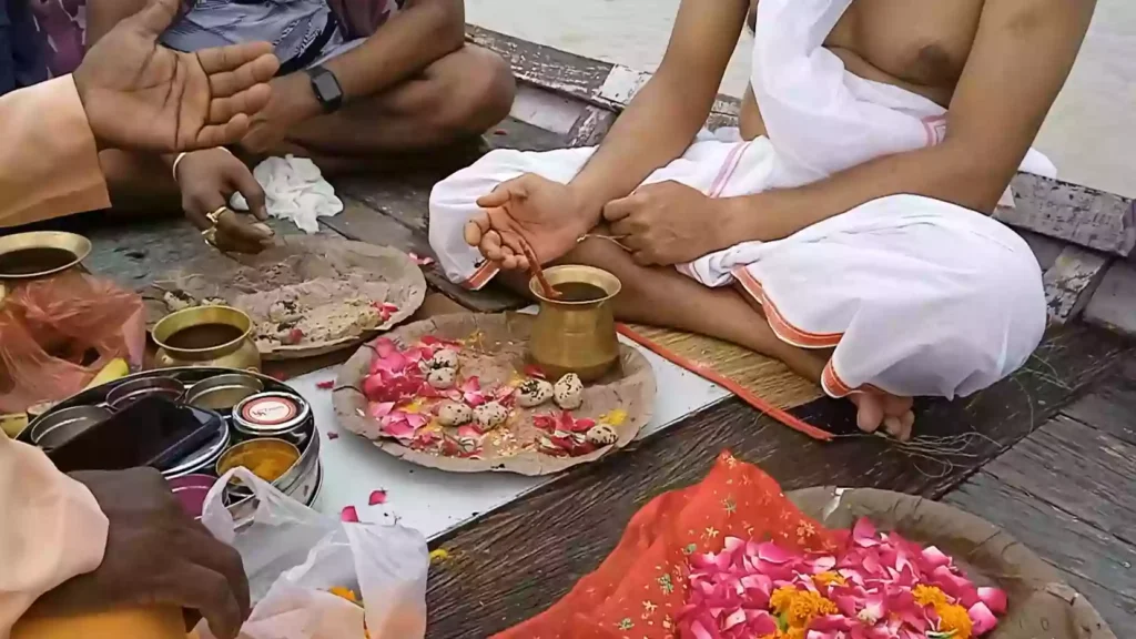 What are the typical costs or expenses involved in performing Pind Daan in Prayagraj?