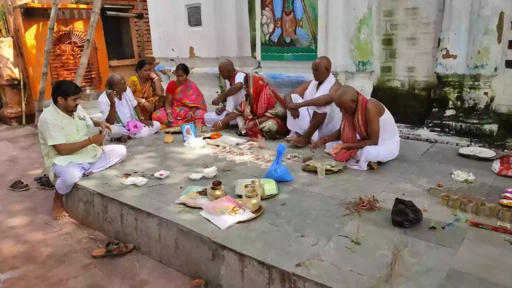 What essential items should a family bring when coming to perform Shraddh in Gaya?