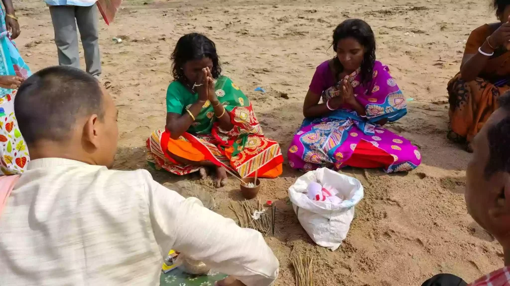 How does a visiting family find a reliable Gayawal Panda for guiding their Shraddh in Gaya?