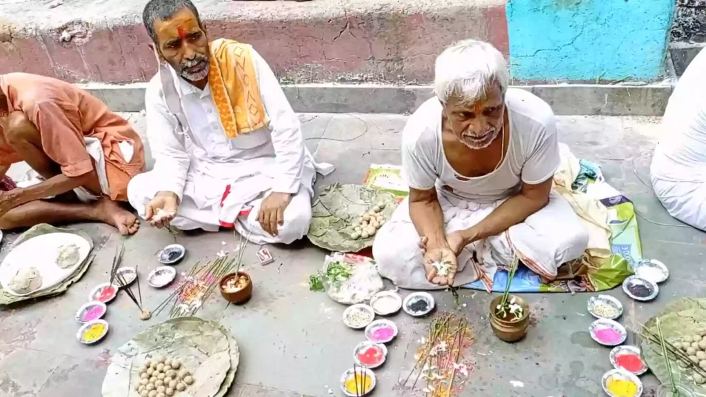 How does a visiting family find a reliable Gayawal Panda for guiding their Shraddh in Gaya?