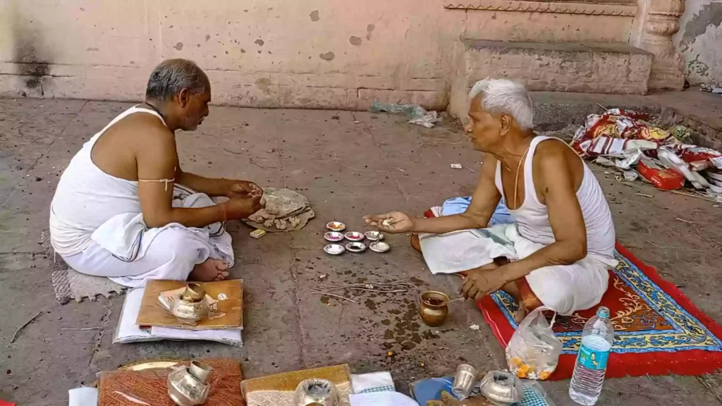 What are the approximate expenses involved in performing Shraddh ceremonies in Gaya?