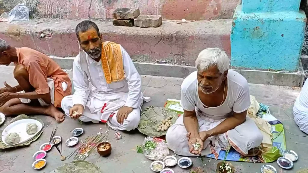 Are there strict rules about what clothes to wear while performing Shraddh rituals in Gaya?