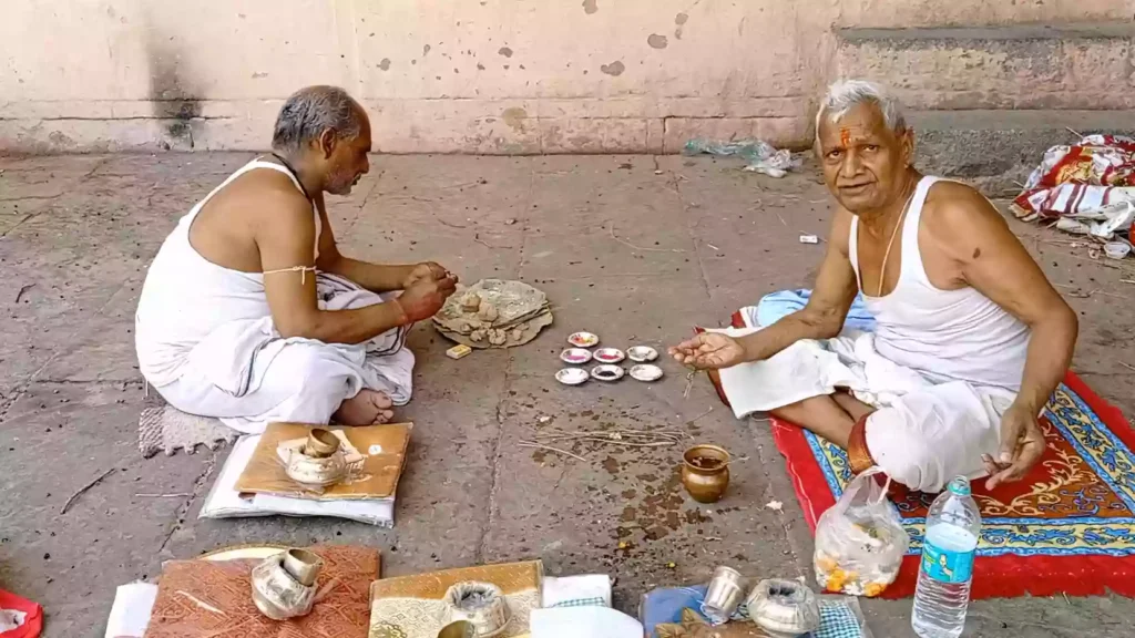 Are there any food restrictions for the person performing Shraddh in Gaya?