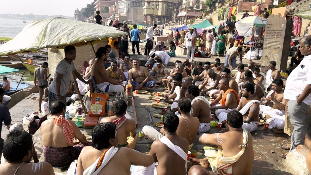 Do I need a Pandit to perform Shradh in Varanasi and how do I find a trustworthy one?