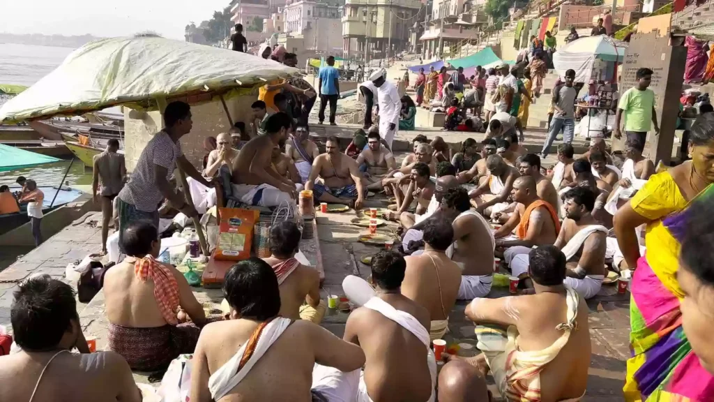 How long does the entire Shradh process usually take in Varanasi?