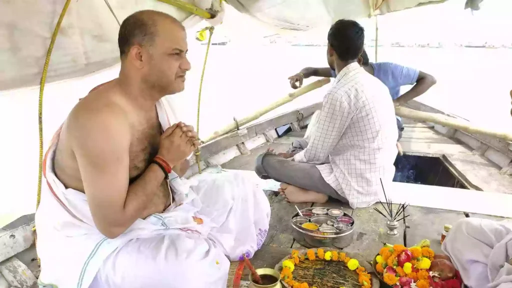 Are there specific rules or preparations required before performing Shradh at Prayagraj?