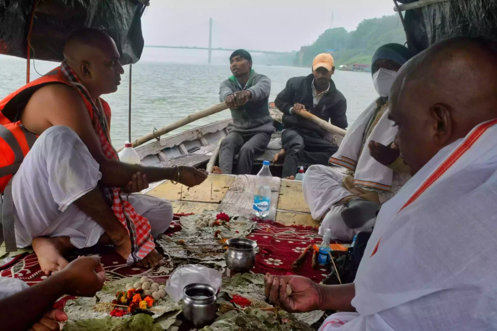 What are the accommodation options like specifically near the Sangam area for pilgrims?