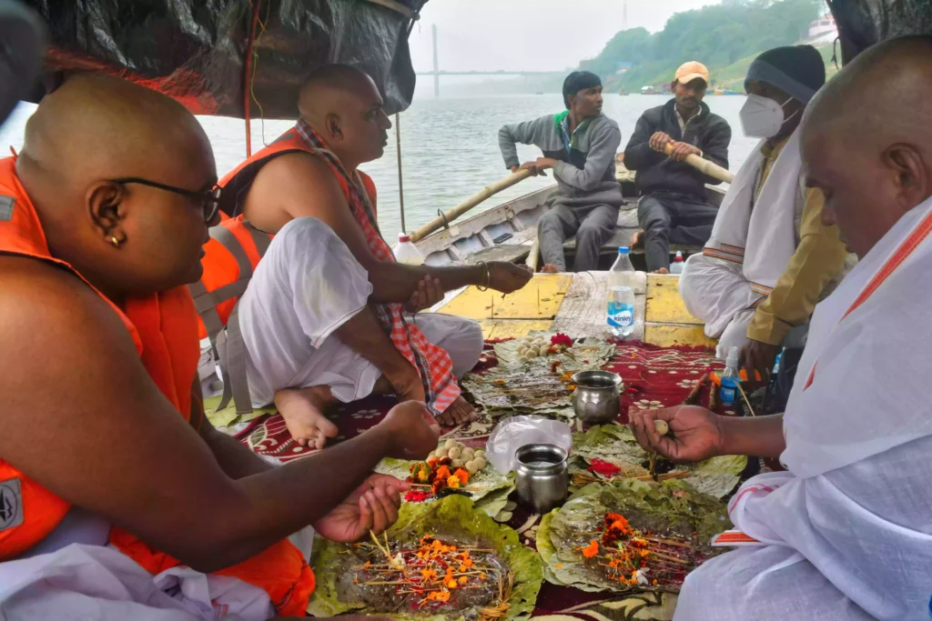 What is the significance of performing Shradh during the Magh Mela in Prayagraj?