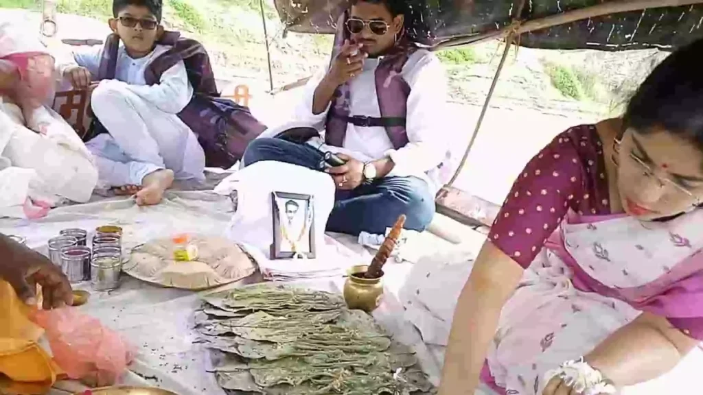 After completing Shradh at the Sangam which temples in Prayagraj are recommended to visit?