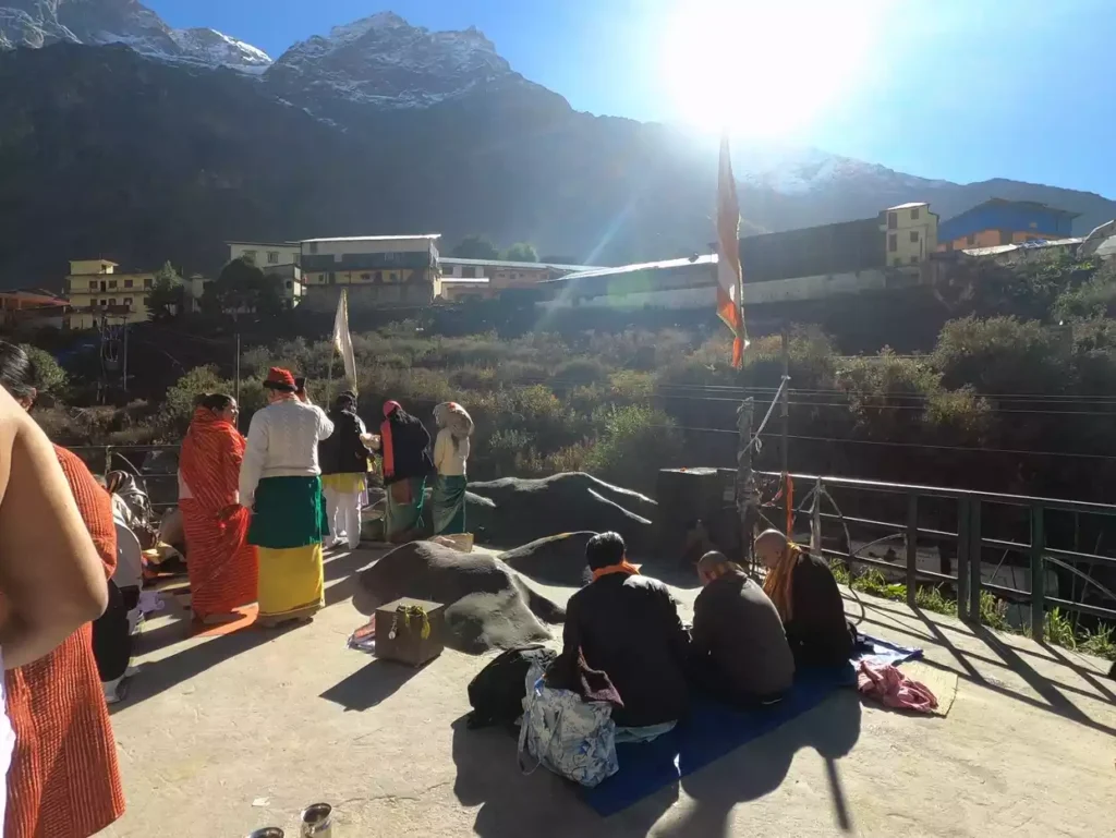 How do I reach Brahmakapal ghat in Badrinath?