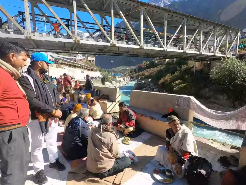 Are there places to stay near Brahmakapal for Pind Daan?