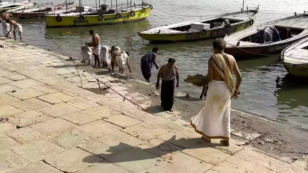 Which are the most important locations for Tarpan in Varanasi?
