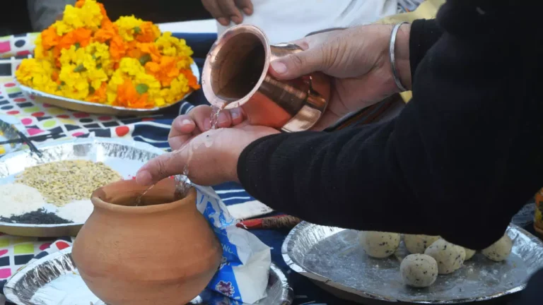 Photo of a devotee performing asthi visarjan at prayagraj