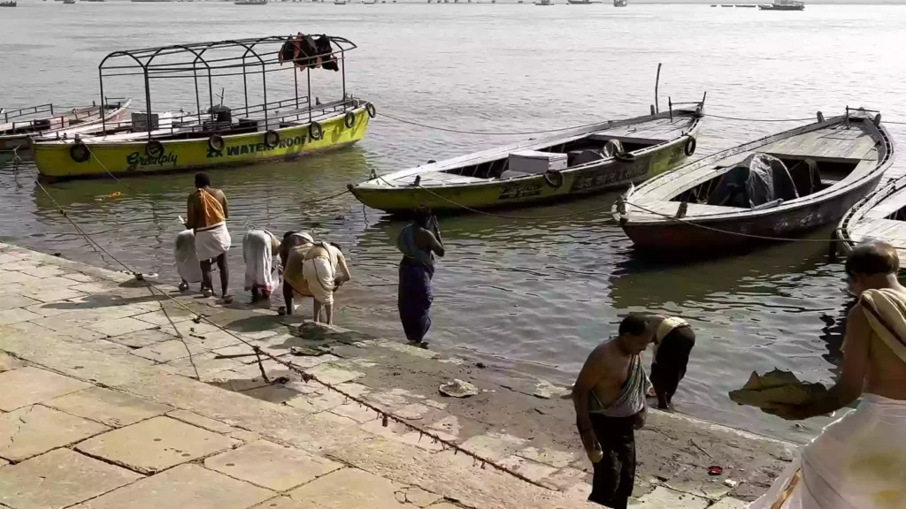 Can women perform Tarpan in Varanasi?