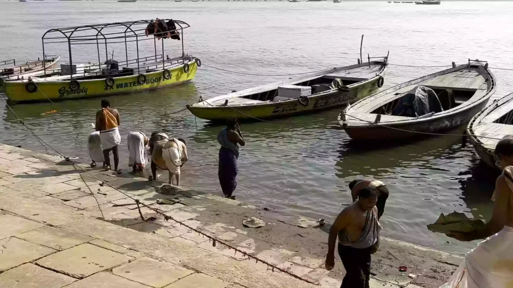 For which ancestors is Tarpan specifically offered in Varanasi?