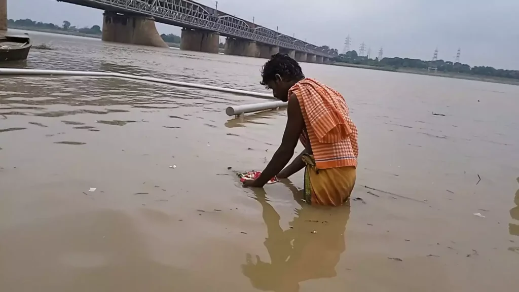 What is the role of the confluence Sangam in Prayagraj Tarpan rituals?