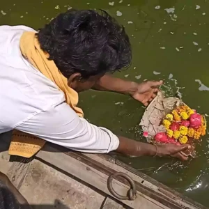 How is Tarpan typically performed at the Triveni Sangam in Prayagraj? Prayagraj Pitru Tarpan