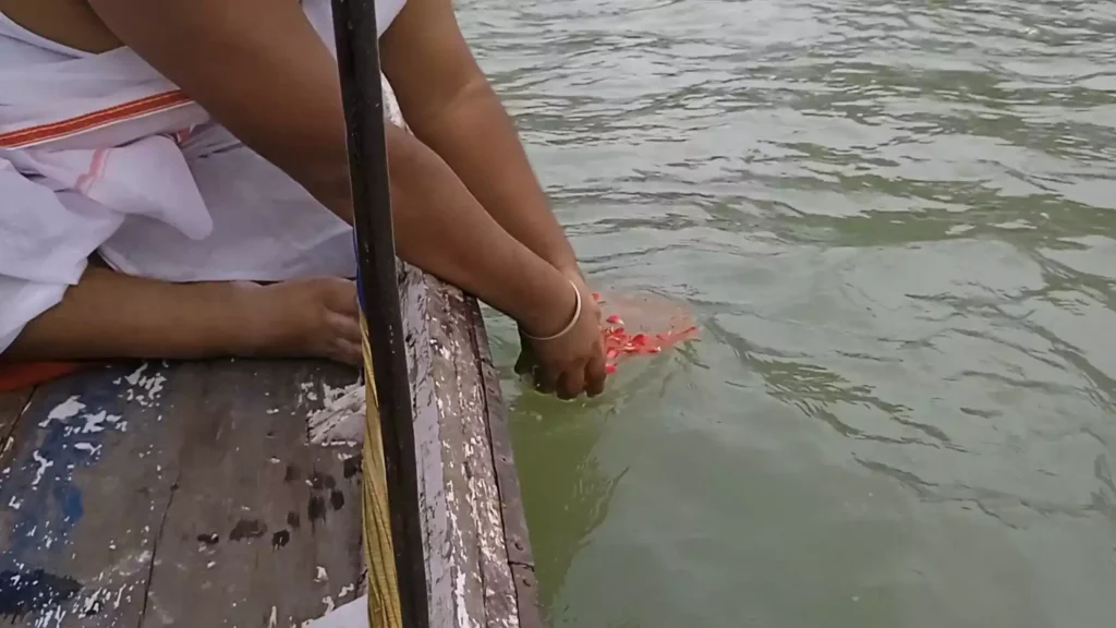 What Samagri are essential for Tarpan at Prayagraj Sangam?