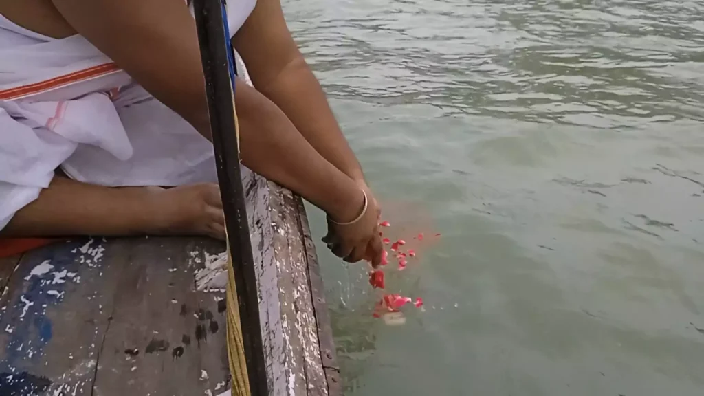 For which ancestors is Tarpan offered at Prayagraj Sangam?