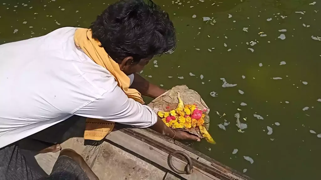 What attire is recommended for Tarpan at Prayagraj Sangam?