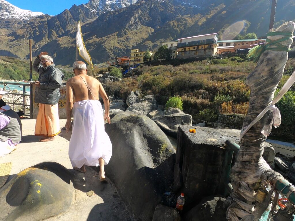 Who can perform Tarpan at Brahmakapal?