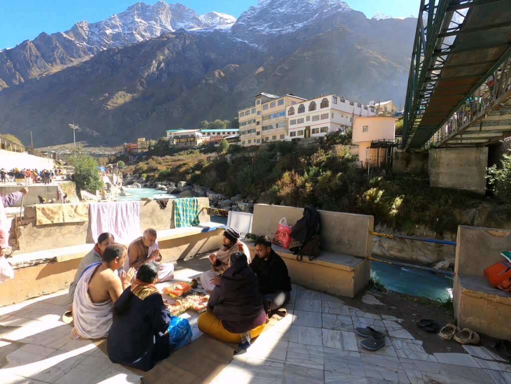 Do I need a Pandit for Tarpan at Brahmakapal and how do I find one?