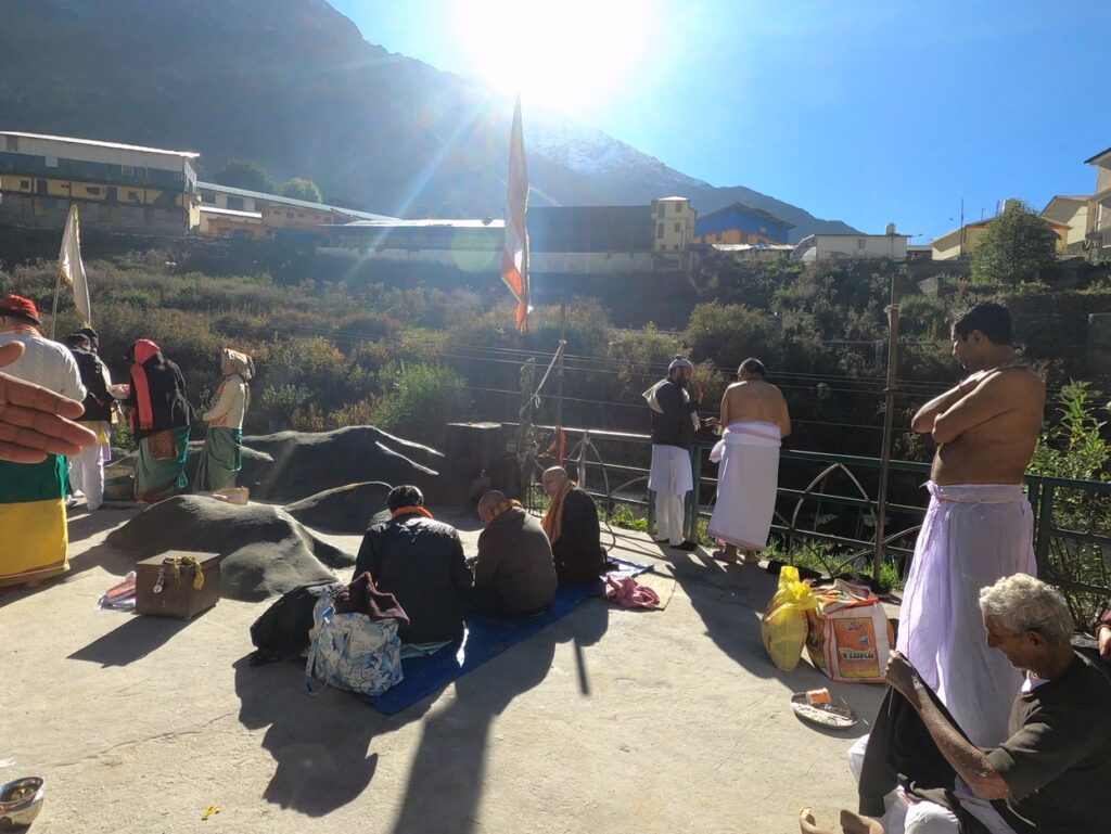 There are accommodation options near Brahmakapal Badrinath Temple?