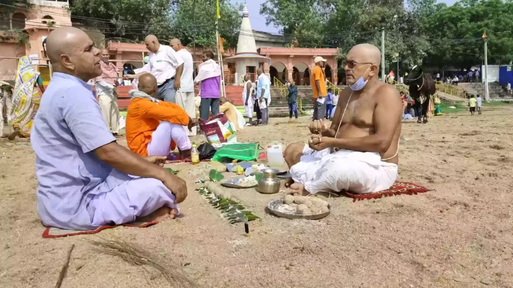 Are there specific dietary restrictions to follow during Pitru Paksha?