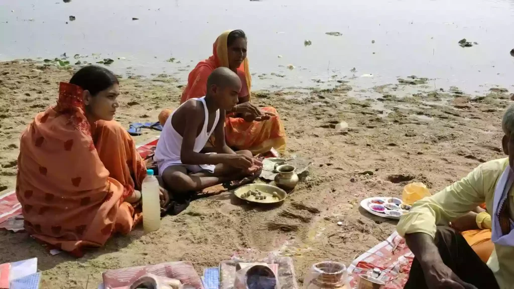 What food items should be strictly avoided during Pitru Paksha?