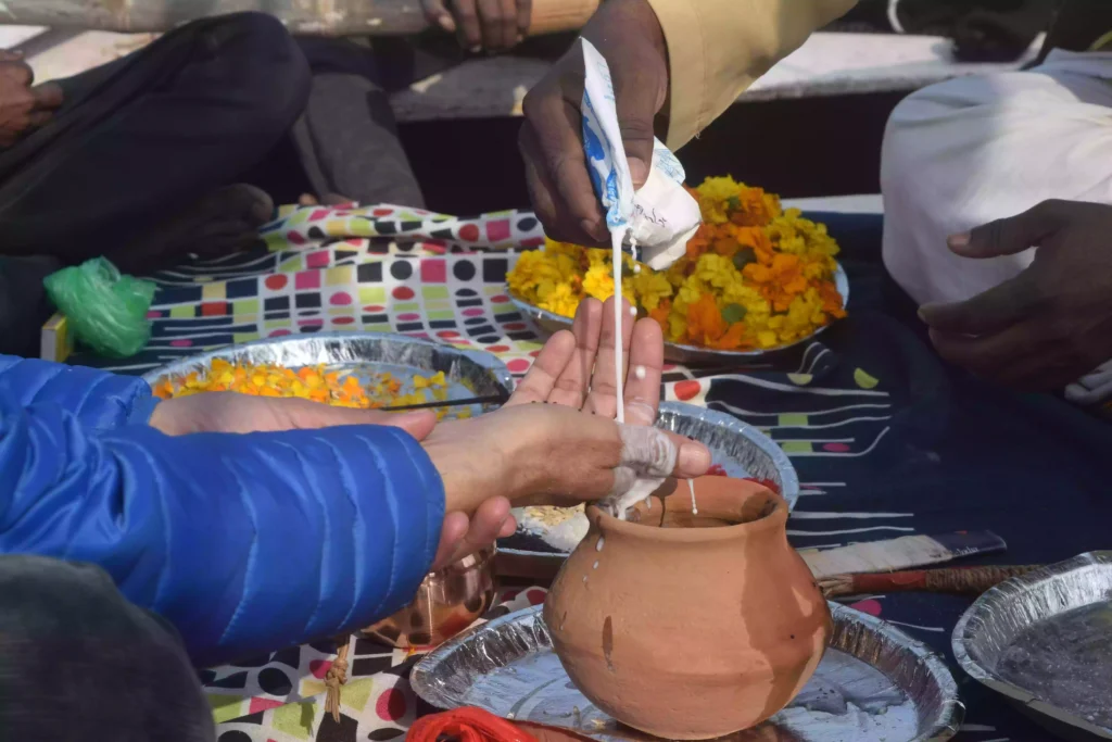 Where exactly in Prayagraj is Asthi Visarjan performed?