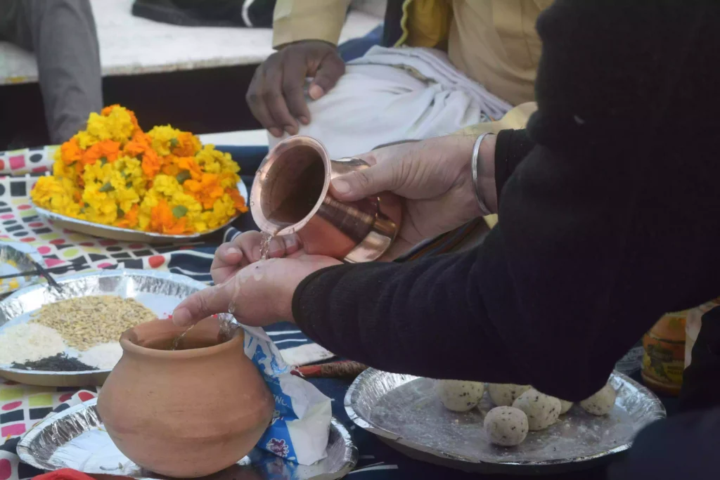 Do I need a Pandit for Asthi Visarjan in Prayagraj and how do I find one?