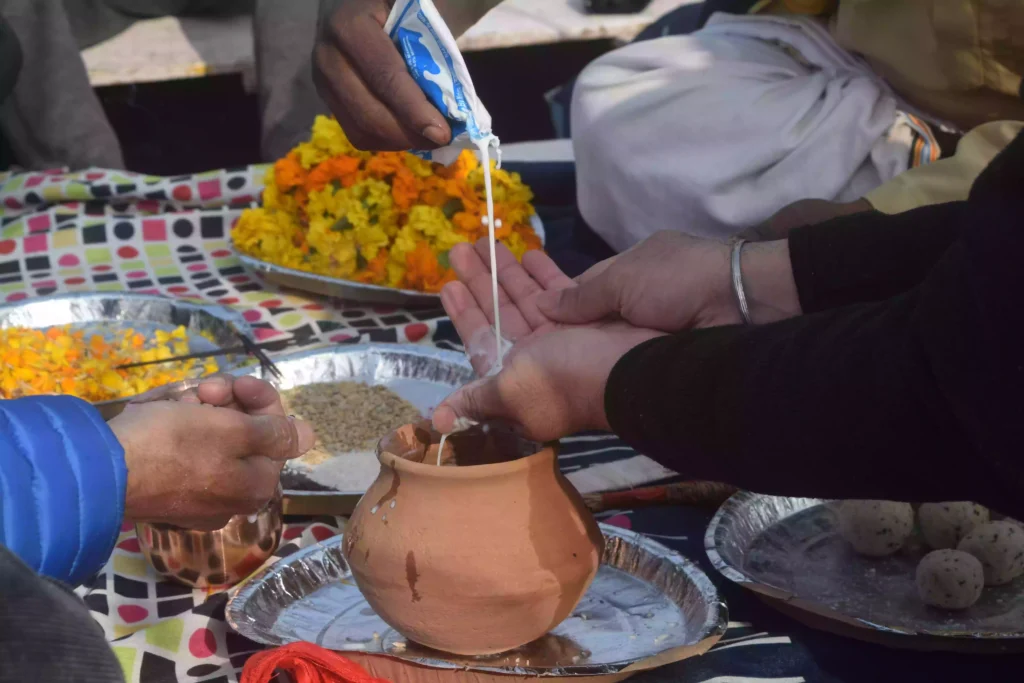 When is the best time or day to perform Asthi Visarjan in Prayagraj?v