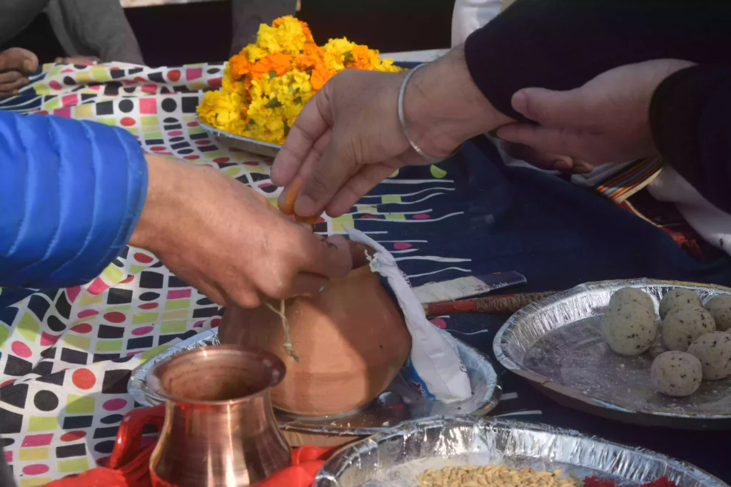 How does Asthi Visarjan in Prayagraj compare to performing it in Varanasi or Haridwar?