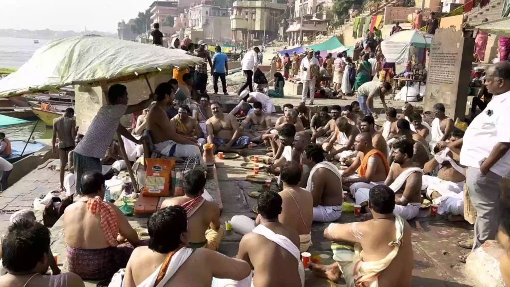 What is the core spiritual belief behind immersing ashes specifically in Kashi Ganga compared to other holy rivers or places?