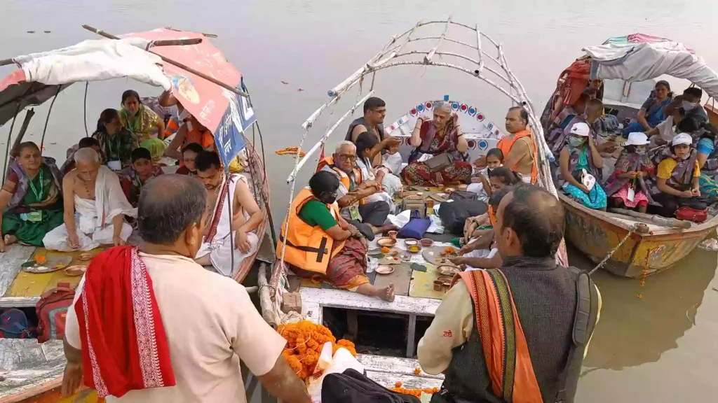 Is there a specific time or day considered best for Veni Daan in Prayagraj?