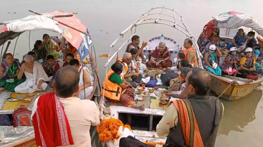 What are the believed benefits of performing Veni Daan in Prayagraj?