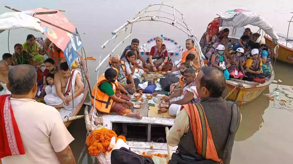 What is the approximate cost associated with performing Veni Daan in Prayagraj?